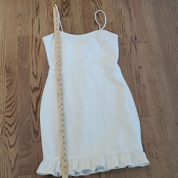 LULUS WHITE KNIT SPAGHETTI STRAP SHEATH DRESS RUFFLE BOTTOM SIZE MEDIUM SUMMER - Picture 12 of 14